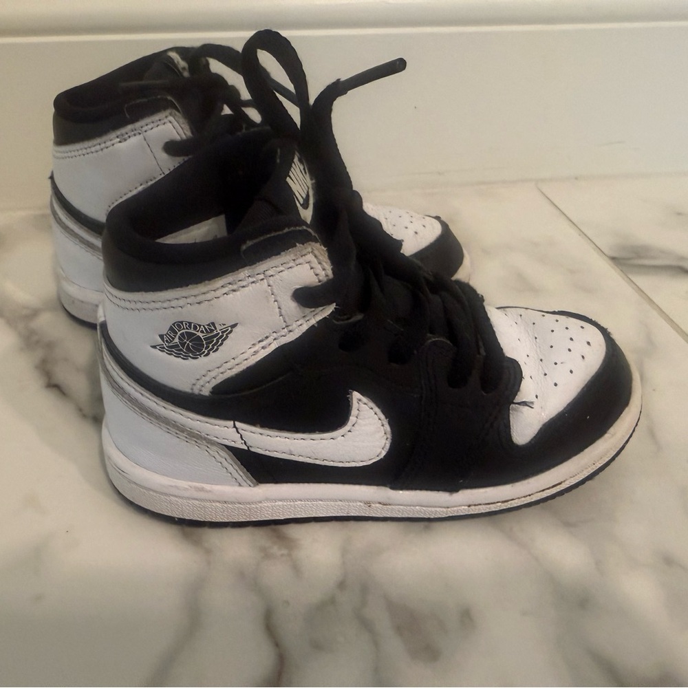 JORDAN 1 RETRO HIGH OG 'BLACK WHITE 2.0' toddler 9